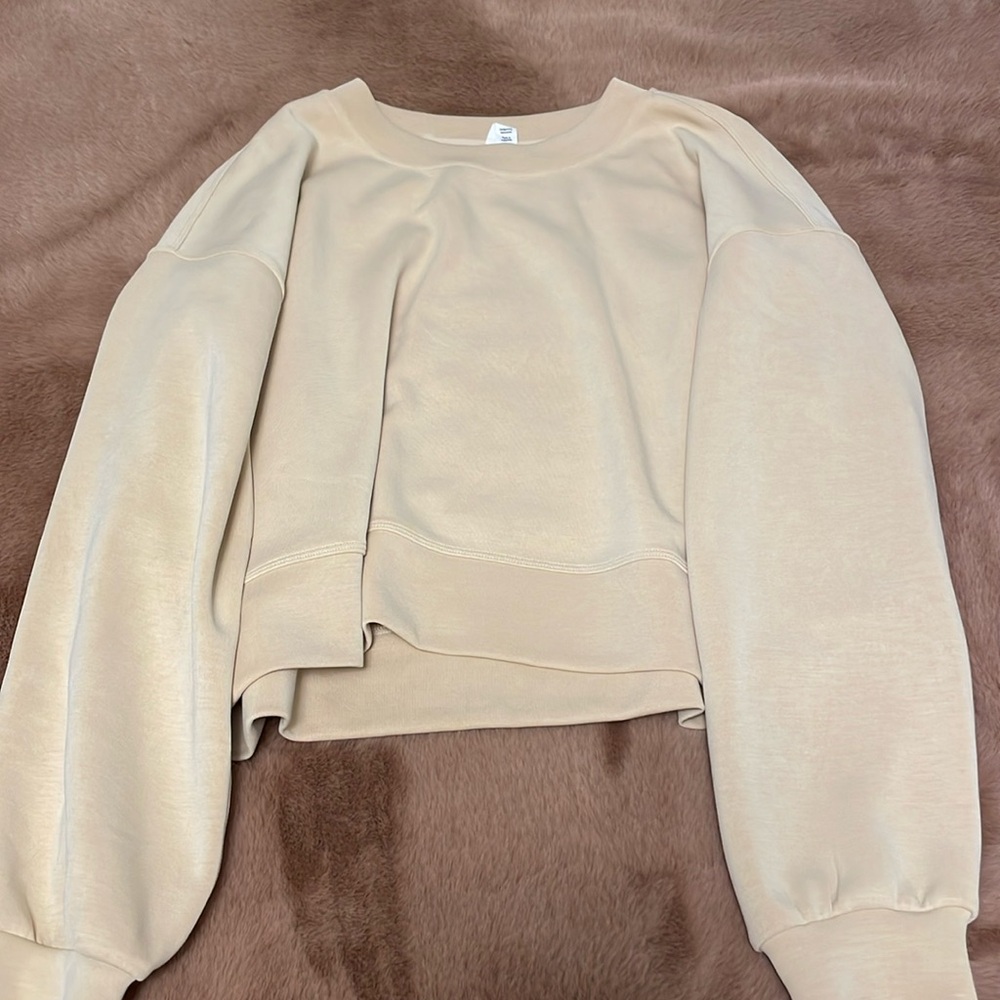 Lululemon softstreme perfectly oversized cropped crew size 8, never worn